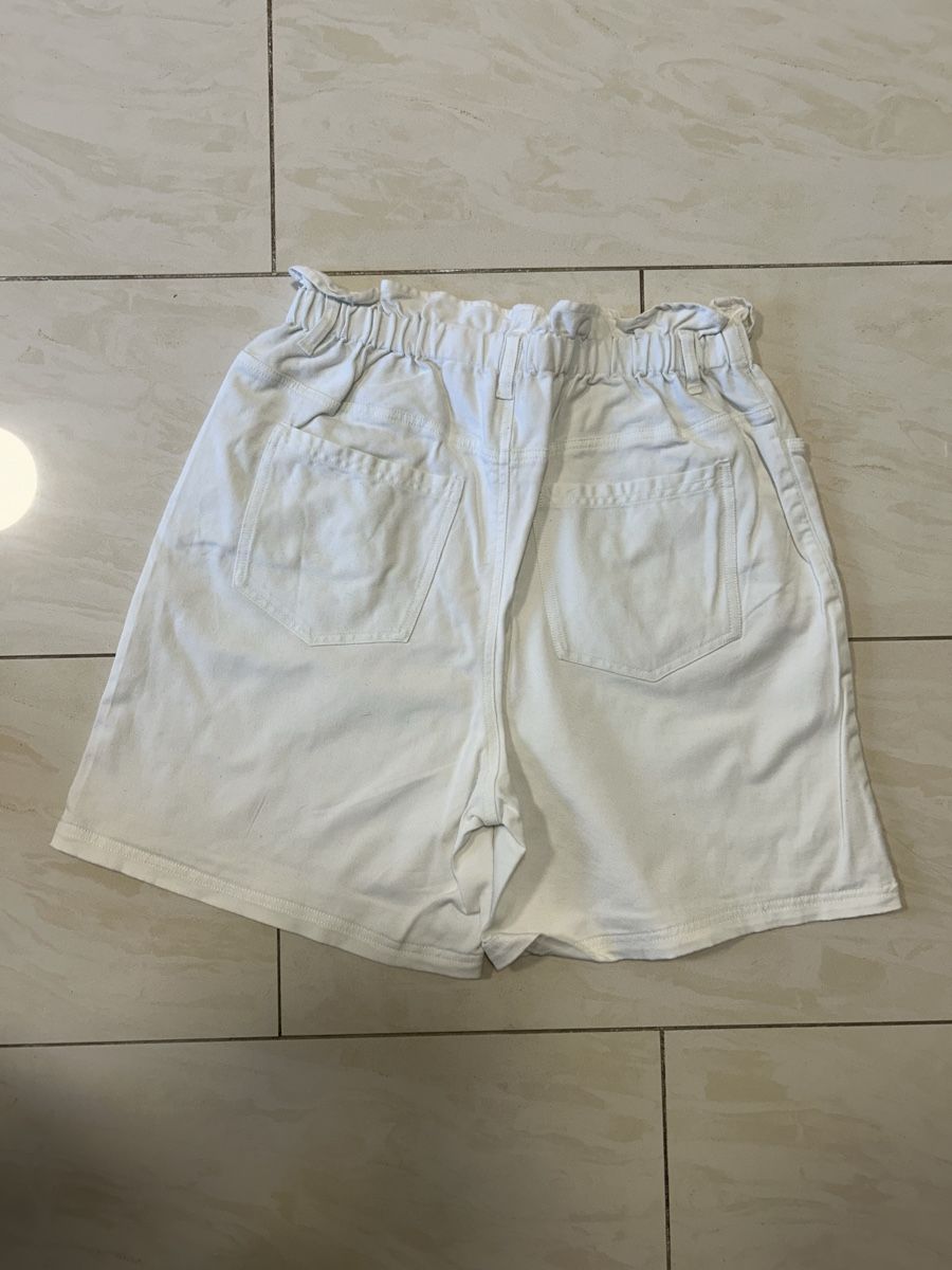 Benetton Pantalons: Weisse Sommershorts von Benetton mit elastischem Bund – D'occasion à Zürich par sop_82jx 2
