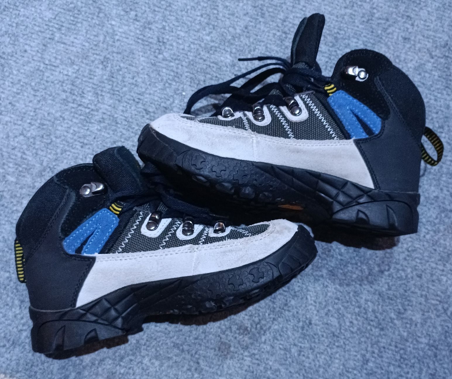 Everest Chaussures garçon: Wanderschuhe Everest Kinder Grösse 30 gebraucht – D'occasion à Rebstein par bet_22rg 3
