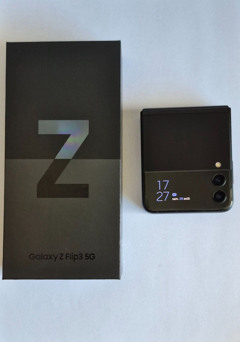 Samsung Telefoni cellulari / Smartphones: Samsung Galaxy Z Flip3 5G – Usato da Genève venduto da Osindefox