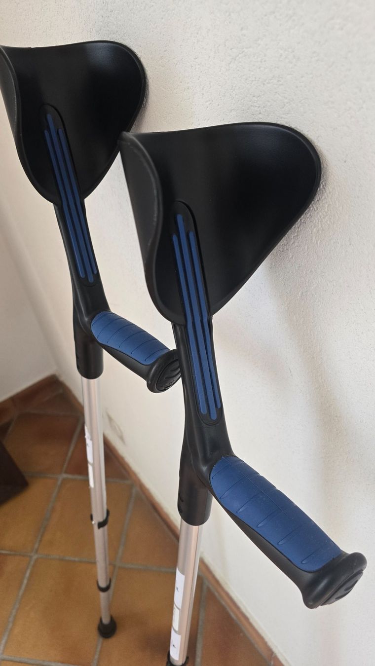 Attrezzature mediche: New Herdegen crutches – Usato da Chavannes-des-Bois venduto da sarahzo 2