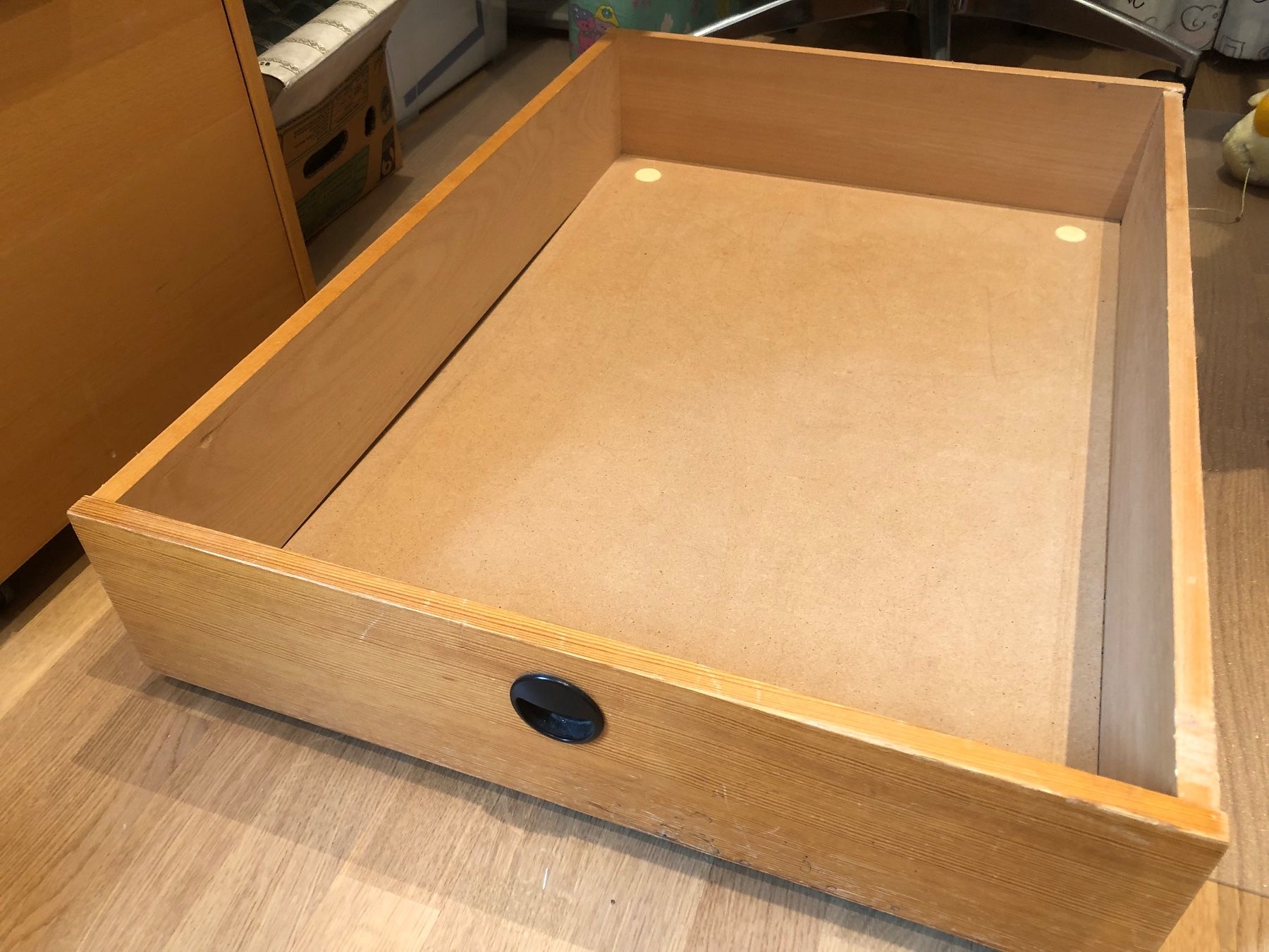 Betten: Bettschublade aus Holz – Gebraucht aus Thierachern von Dotilaso