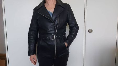 Neuwertige Motorradjacke für Damen aus Echtleder Gr. M