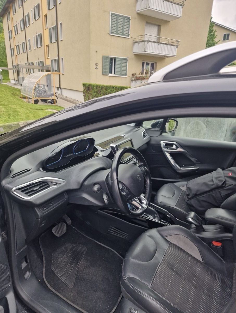 Peugeot Automobili: Peugeot 2008 PureTech 1.2 – Usato da Wolhusen venduto da mohammed_aissaoui 2