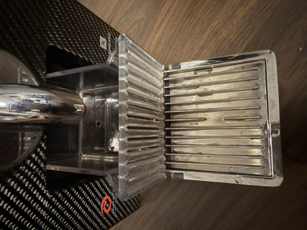 Nespresso Kaffeemaschinen & Espressomaschinen: Nespresso Alinghi Cube Carbon limited edition  – Defekt aus BADEN von Sprinz 3