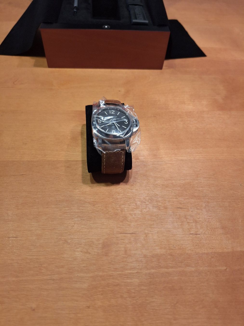 Panerai Orologi: Panerai Luminor Base Logo with box & maintenance up-to-date – Usato da Neuchâtel venduto da ger_h9s8 1