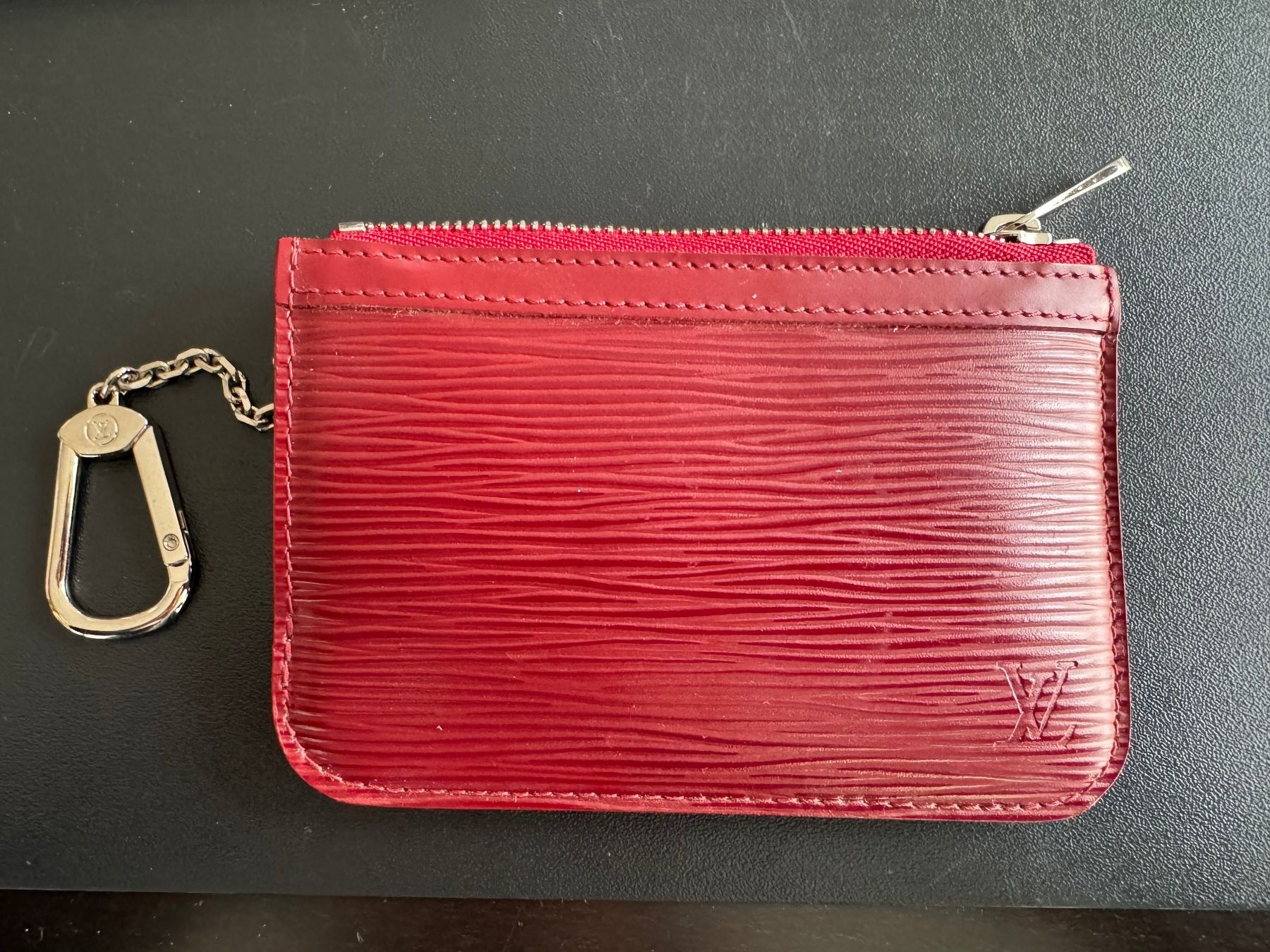 Louis Vuitton Schlüsselanhänger & - bänder: Porte clés Louis Vuitton Cuir épi – Neu (gemäss Beschreibung) aus Zürich von odi_ldv8