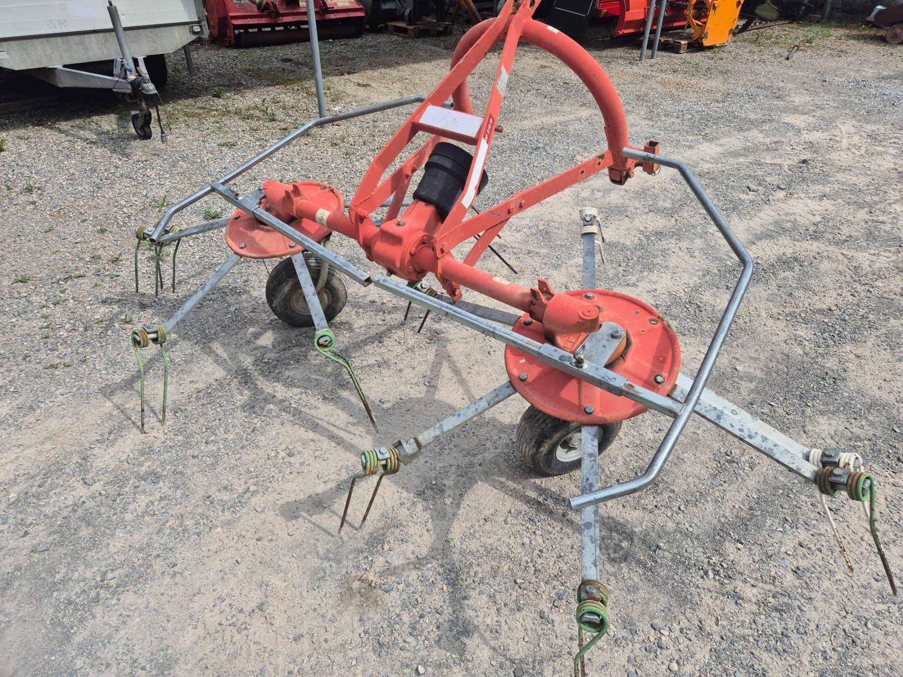 Tutte le macchine: Kreiselheuer 2 Teilig, 3 Punkt – Usato da Kandergrund venduto da 07071963 1