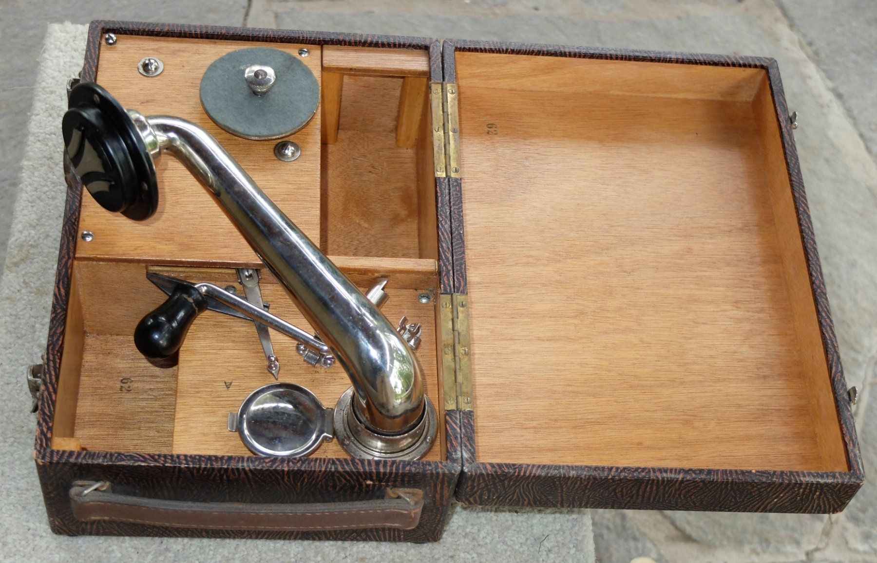 Thorens Plattenspieler: Thorens Plattenspieler antik – Gebraucht aus Hagendorn von Versaboss 3