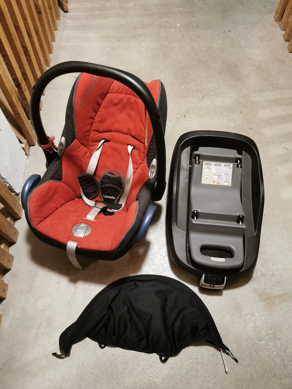 Maxi-Cosi Seggiolini per auto: Maxi Cosi Babyschale mit FamilyFix Station – Usato da Stäfa venduto da sitzgruppe2012