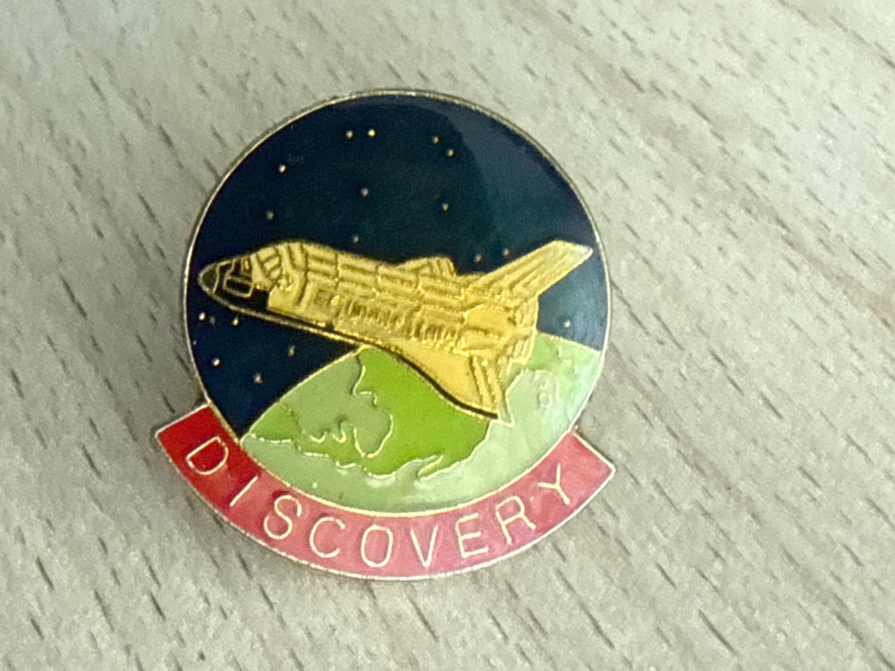 Plaketten & Abzeichen: Pin  Discovery Space Shuttle – Gebraucht aus Glattbrugg von Schweigmatt