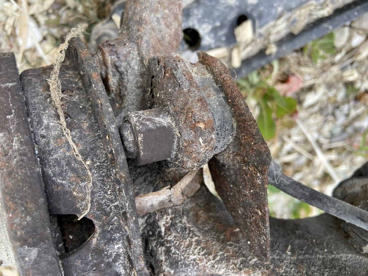 Tutti pezzi di ricambio auto: VW Golf 2 ABS Achsschenkel – Usato da Hettiswil venduto da Lukezero02 1