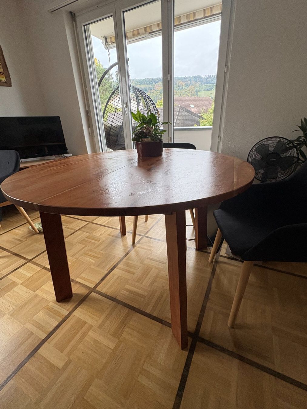 Tavoli: Runder Tisch aus massivem Holz – Usato da Belp venduto da coyen 1
