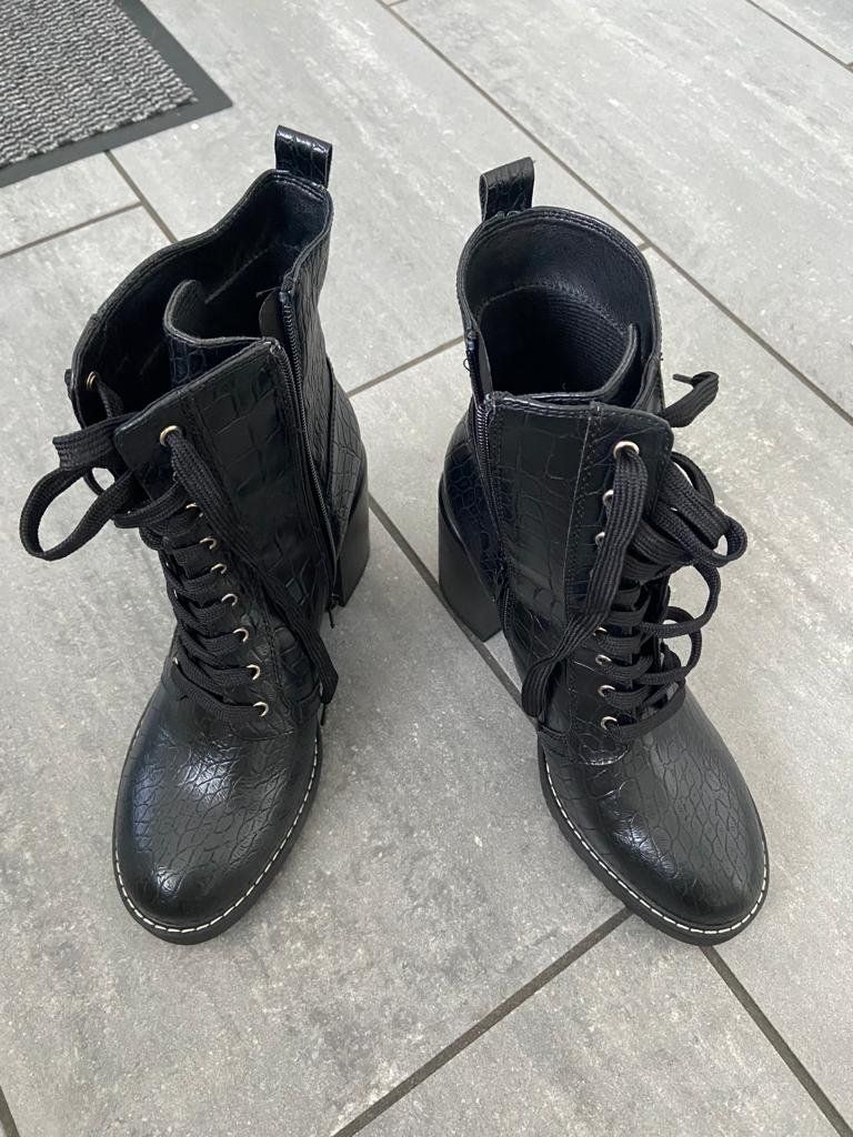 Scarpe da donna: Stiefelette catwalk Gr. 40 – Nuovo (secondo la descrizione) da Thalwil venduto da Briscolina 1