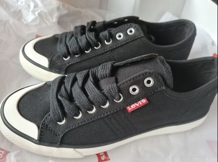 NEW Levi’s Sneakers