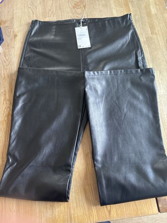 Schwarze Kunstlederhose von C&A, Gr. 44, Neu mit Etikett!
