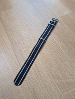 22mm NATO watch strap - black with beige stripes 