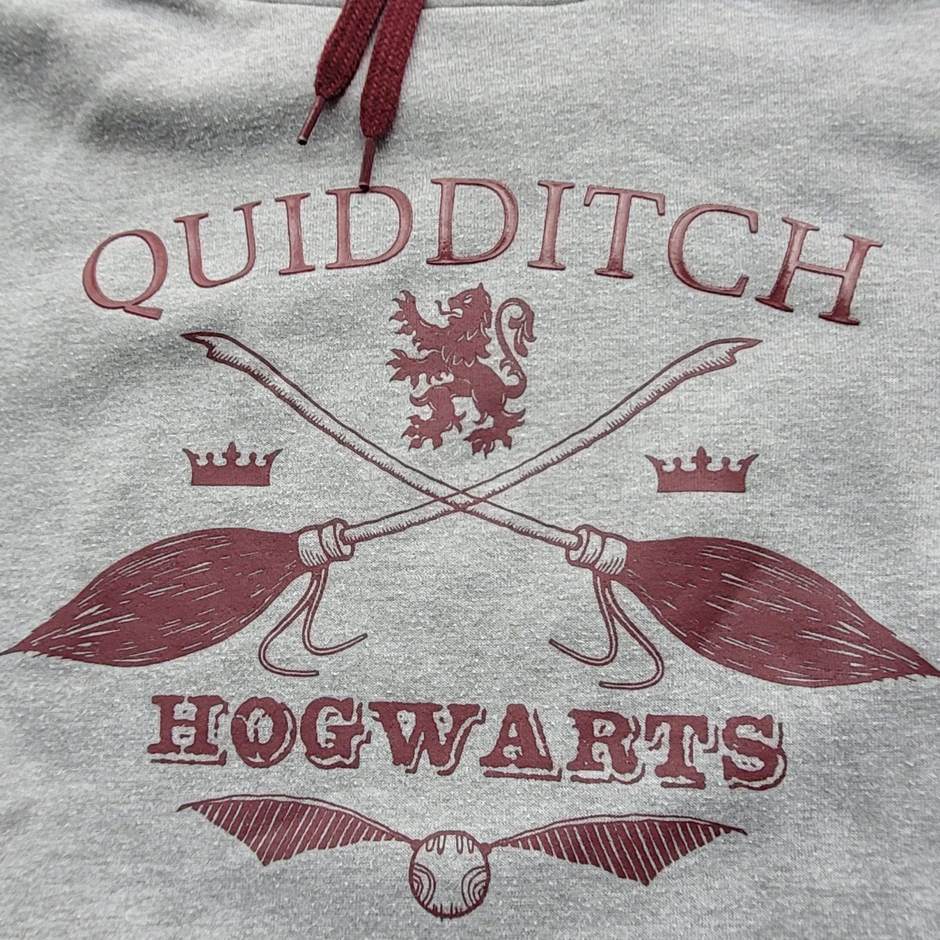 Maglioni & Felpe: Langarm Pullover GR.L /Harry Potter Hogwarts Quidditch grau – Nuovo (secondo la descrizione) da SCHÜBELBACH venduto da CoKaHa