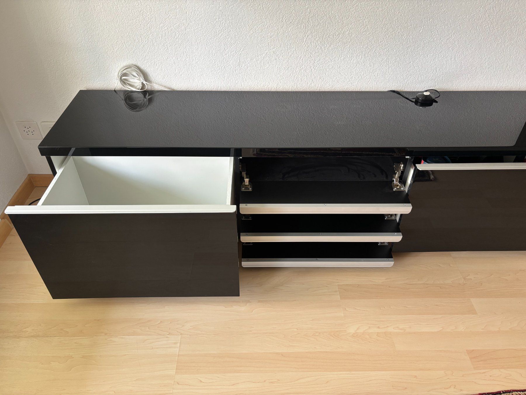 TV Möbel: TV Möbel / Kommode Hochglanz Schwarz, Elegant – Gebraucht aus Aesch ZH von rcg987 2