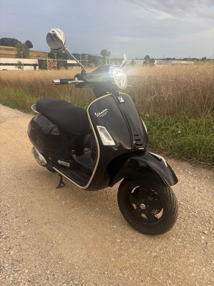 Vespa Scooters: Piaggio Vespa 300 GTS – Gebraucht aus Gals von aya_p7pd