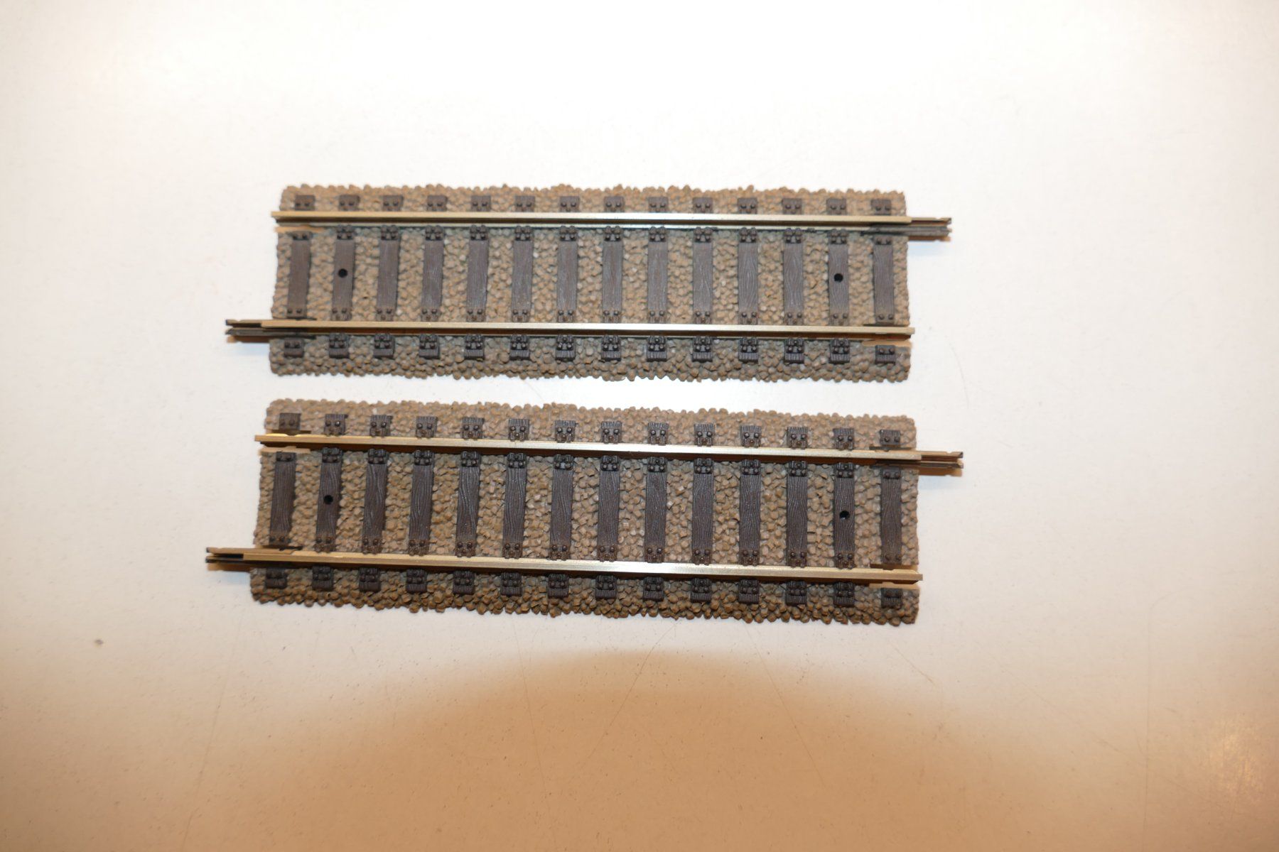 Fleischmann Modelleisenbahnen: Fleischmann H0: 2xgerades Gleis Nr. 6103 – Gebraucht aus Niederhasli von rail-duerst