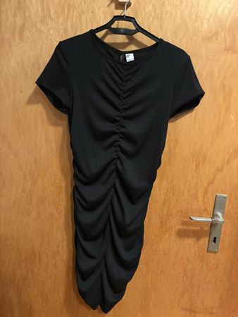 Schickes, kurzes, schwarzes Kleid von H&M Divided, M