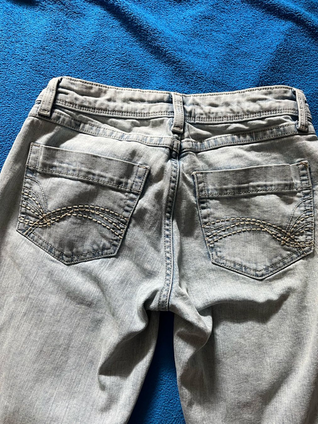 Jeans: Low-Waist Light Blue Jeans – Usato da Basel venduto da das_7wzs 4