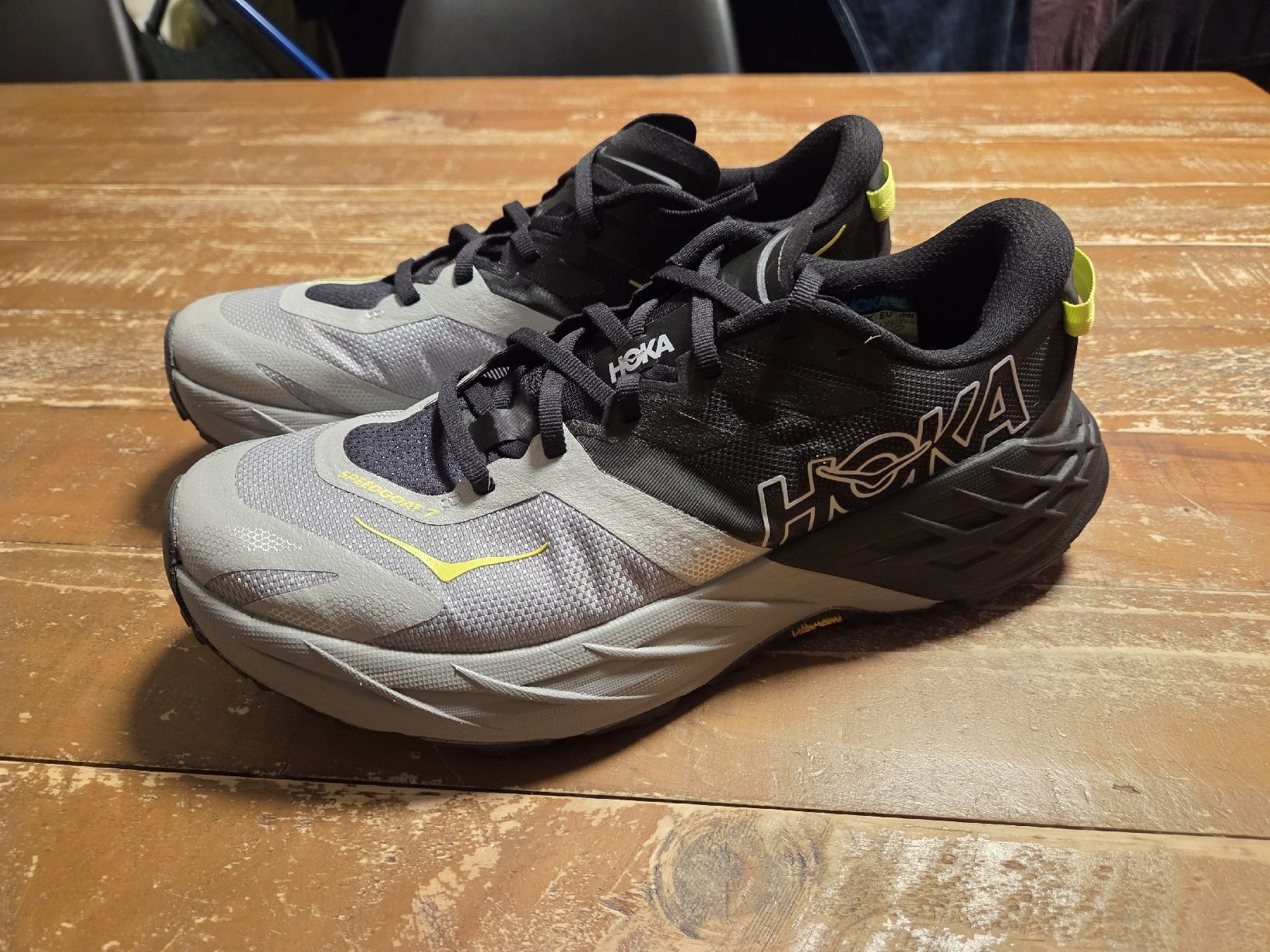 Hoka One One Scarpe da uomo: Hoka Speedgoat 7 – Nuovo (secondo la descrizione) da Châtillon JU venduto da yxas94 1