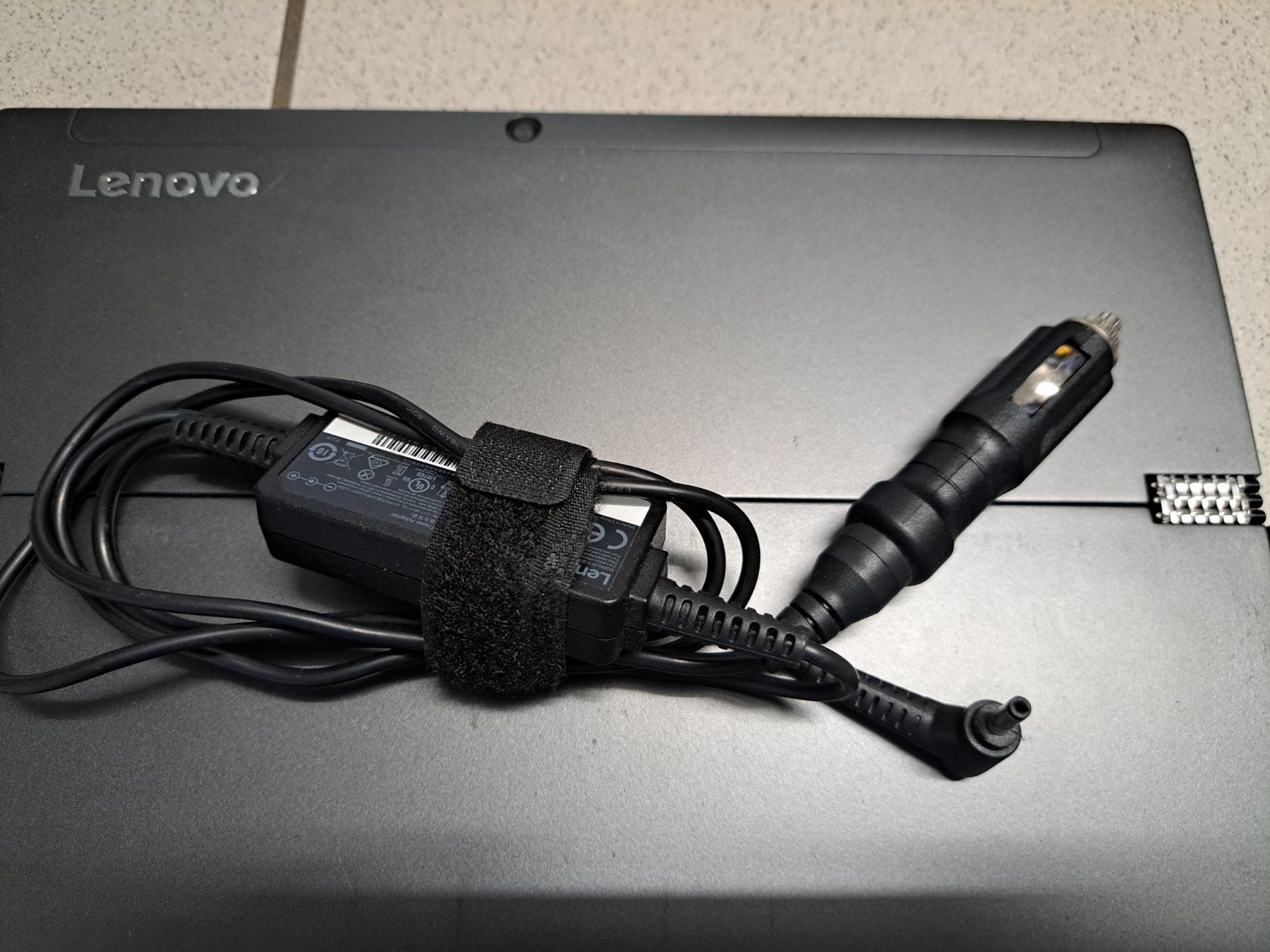 Lenovo Tablet PC: Tablet Computer Lenovo MIIX 520-12IKB mit SIM Slot – Gebraucht aus Rüti b. Lyssach von  5