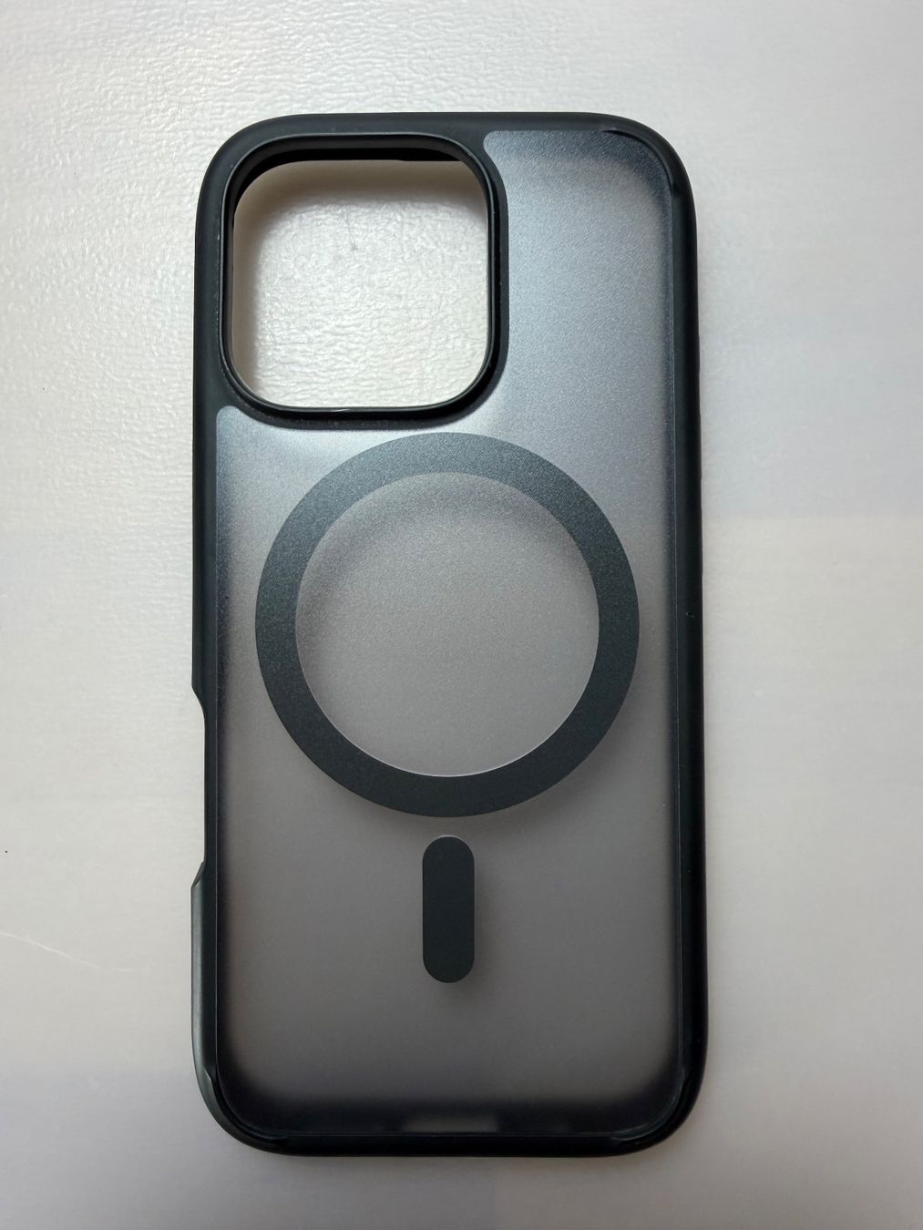 Spigen Cover & Protezioni schermo: Coque Apple iPhone 16 Pro Spigen Magsafe frost black – Usato da Botyre (Ayent) venduto da dam_nlm2