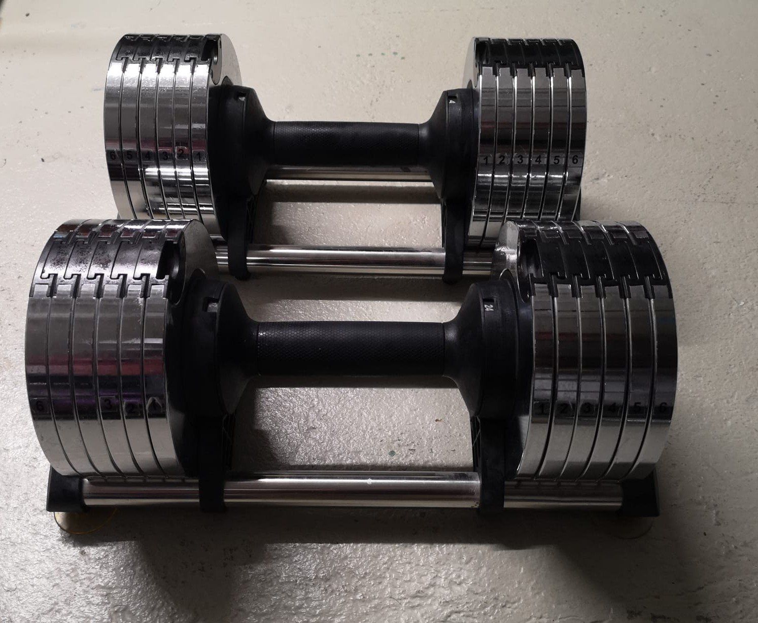 Manubri & Pesi: Hantelset verstellbar 4-24kg – Usato da Winterthur venduto da Hololo
