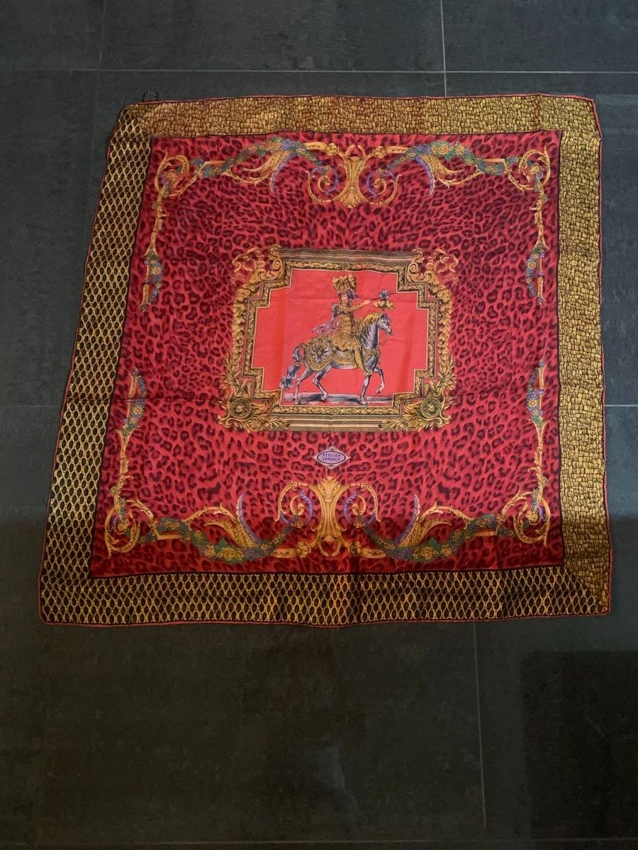 Versace Foulard & Sciarpe: Gianni Versace Foulard – Usato da Bergdietikon venduto da zor_856j 1