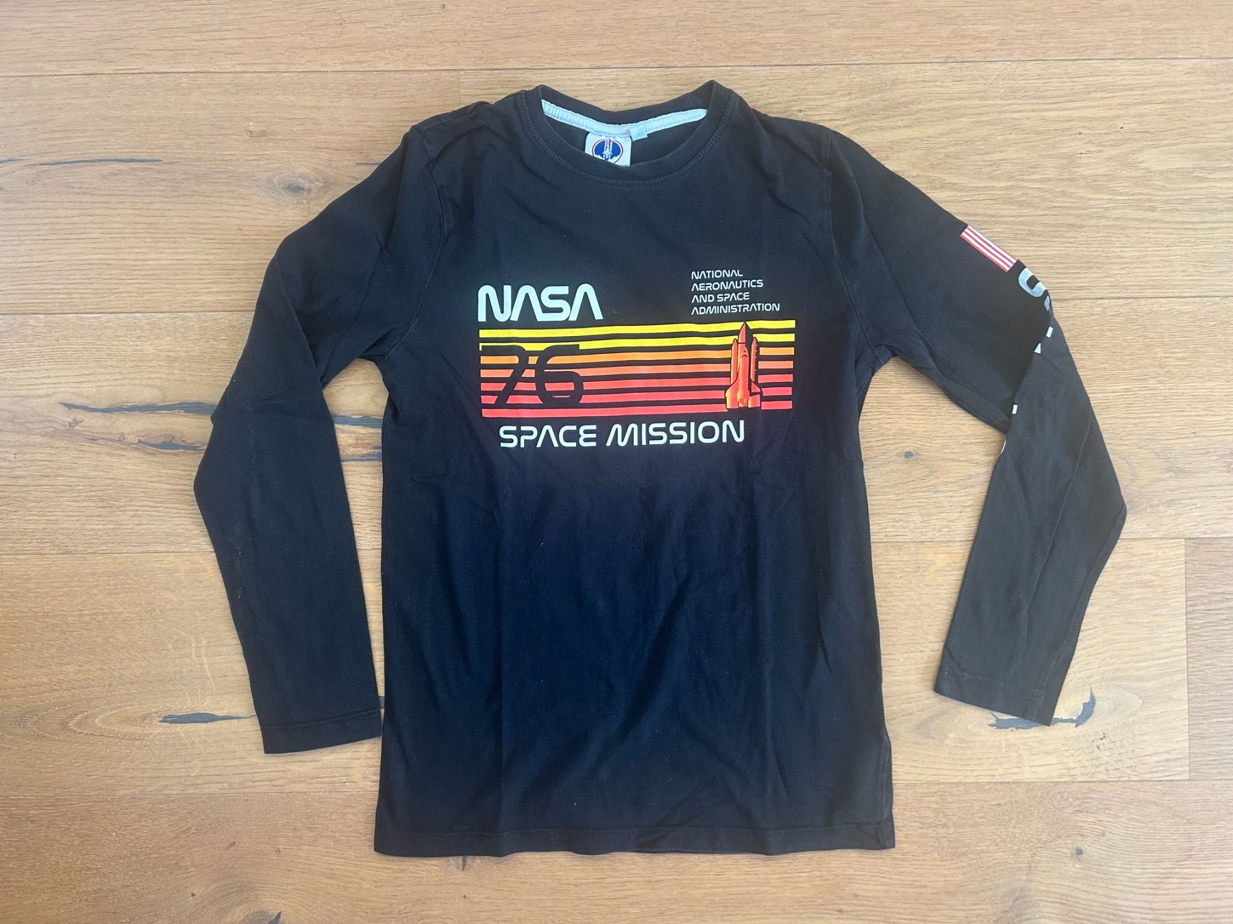 Hemden, T-Shirts & Polos: Kinder- Langarmshirt schwarz NASA 146/152 – Gebraucht aus Grub AR von DukeStatham