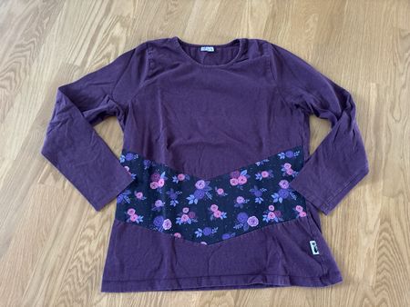 Langarm-Shirt Gr. L, lila mit Blumenprint, von Babauba