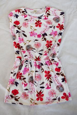 WIE NEU Kleid von  Jottum gr. 140