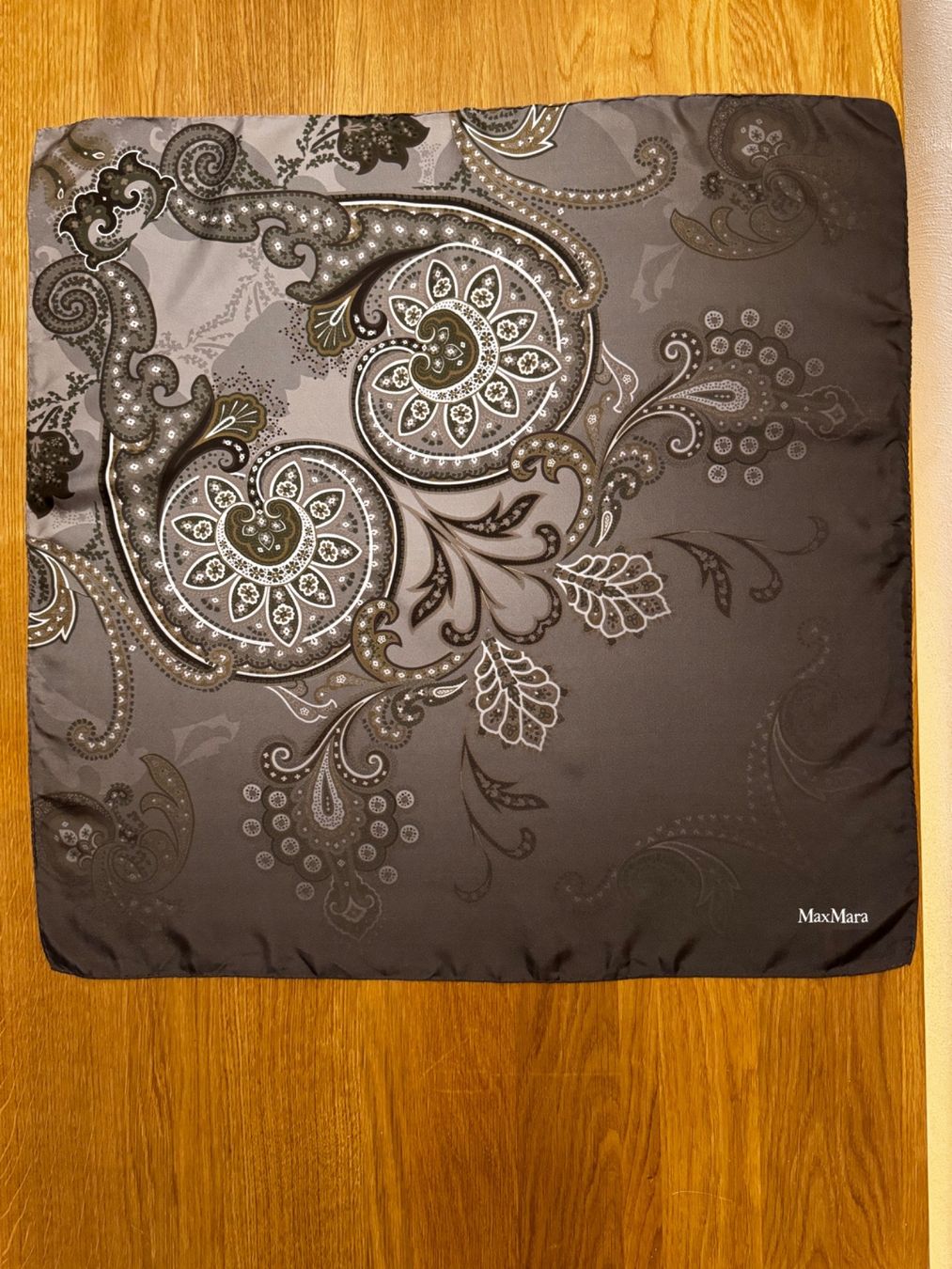 Max Mara Foulards, Tücher & Schals: MAX MARA Seidentuch Schal Monogramm Geschenk Seide – Neu (gemäss Beschreibung) aus Faulensee von Liebes_Kind_2019