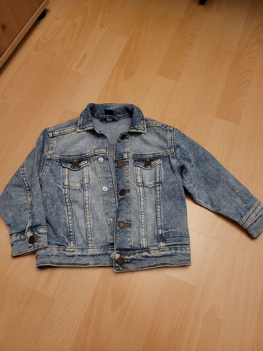 Giacche & Cappotti: Jeans Jacke gr. 104 – Usato da Inwil venduto da Flower2325