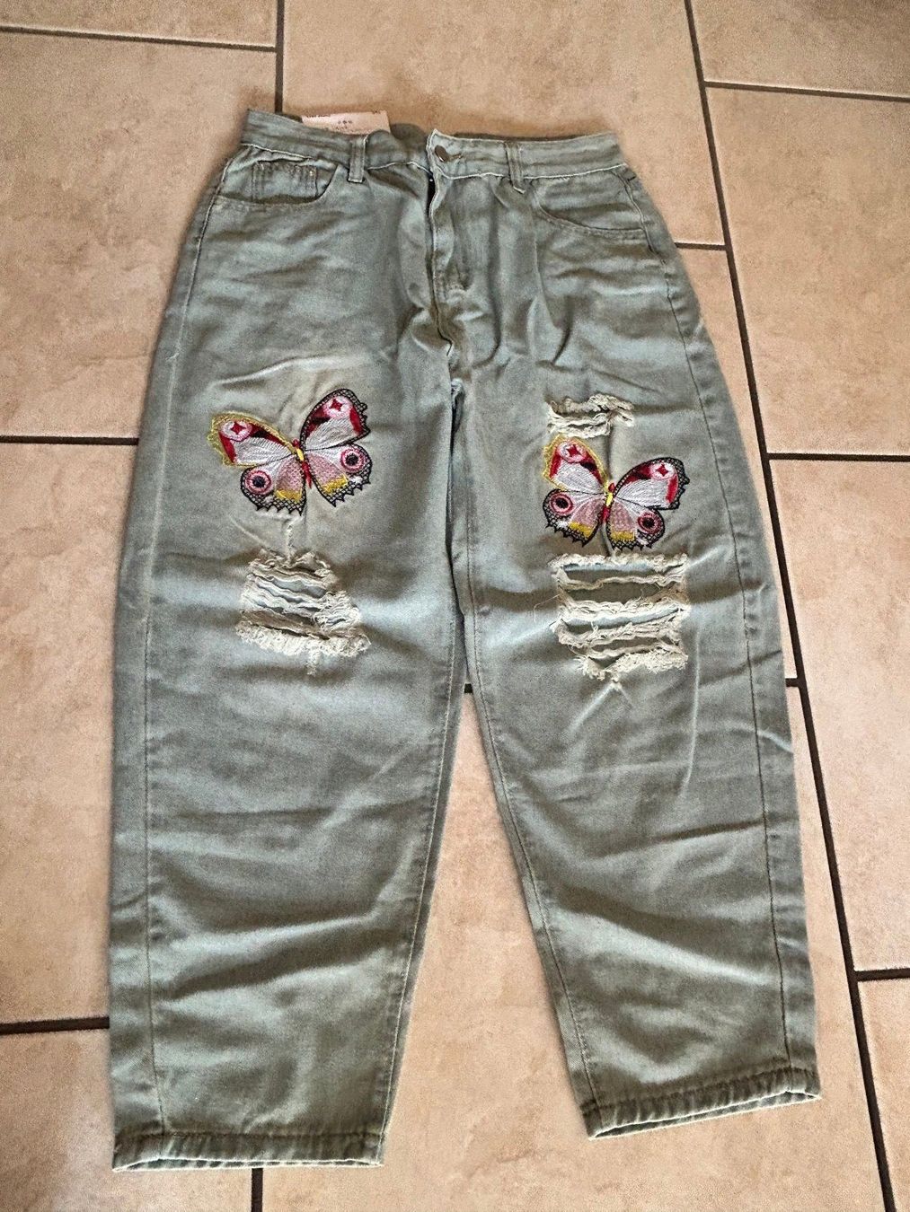 Jeans: NEU - Jeans hell mit Schmetterlingen, Taille 80 cm – Nuovo e nell'imballaggio originale da Cugnasco venduto da grueneinsel 3