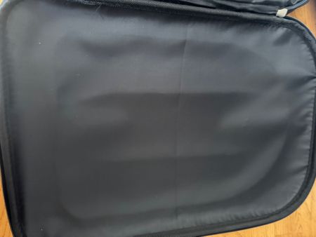 Koffer Schwarz mit Gurten und Reissverschluss guter Zustand