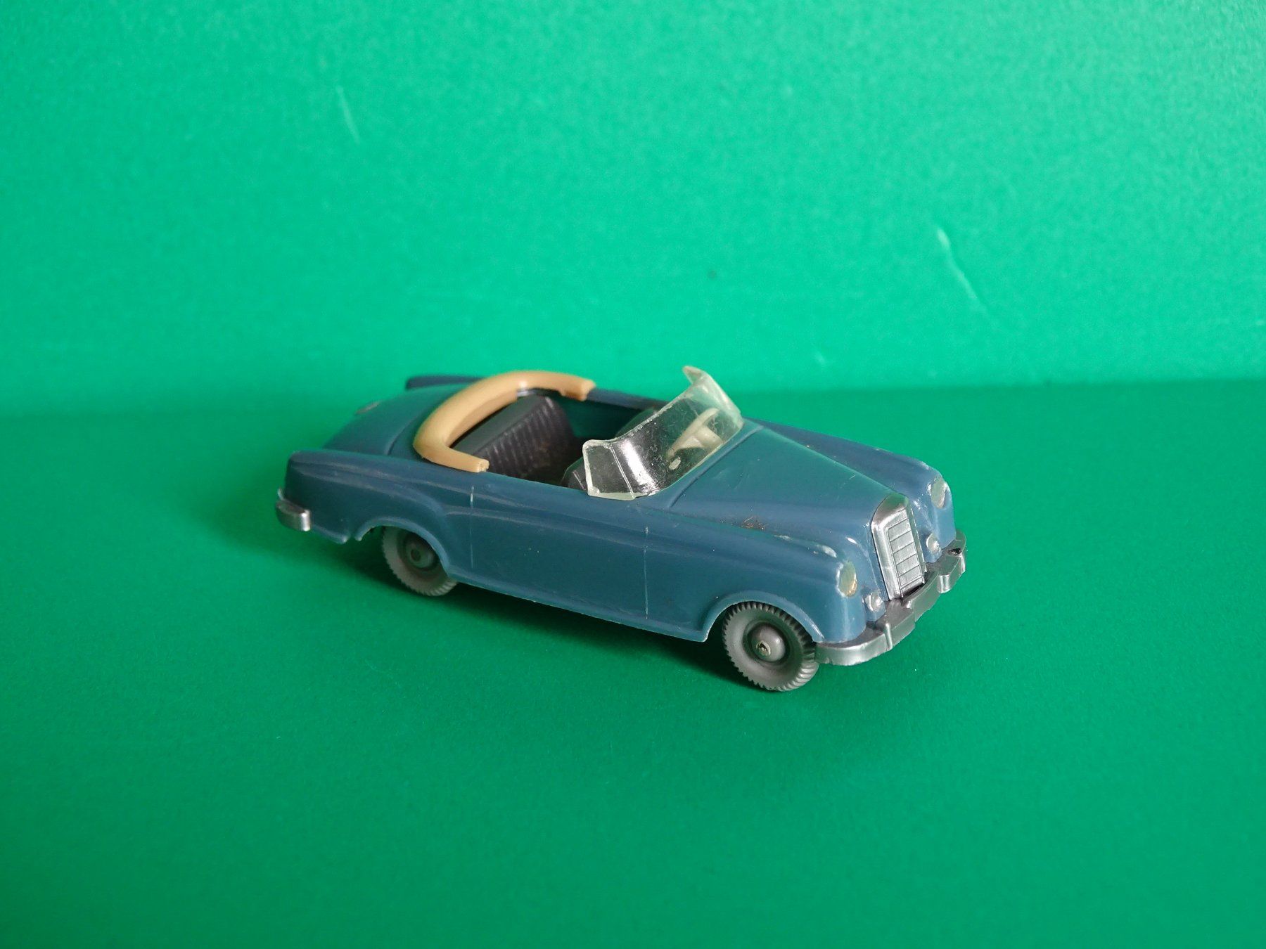 Wiking Modellini d'auto: Mercedes von Wiking 1/87 – Usato da Bretzwil venduto da Meex 1