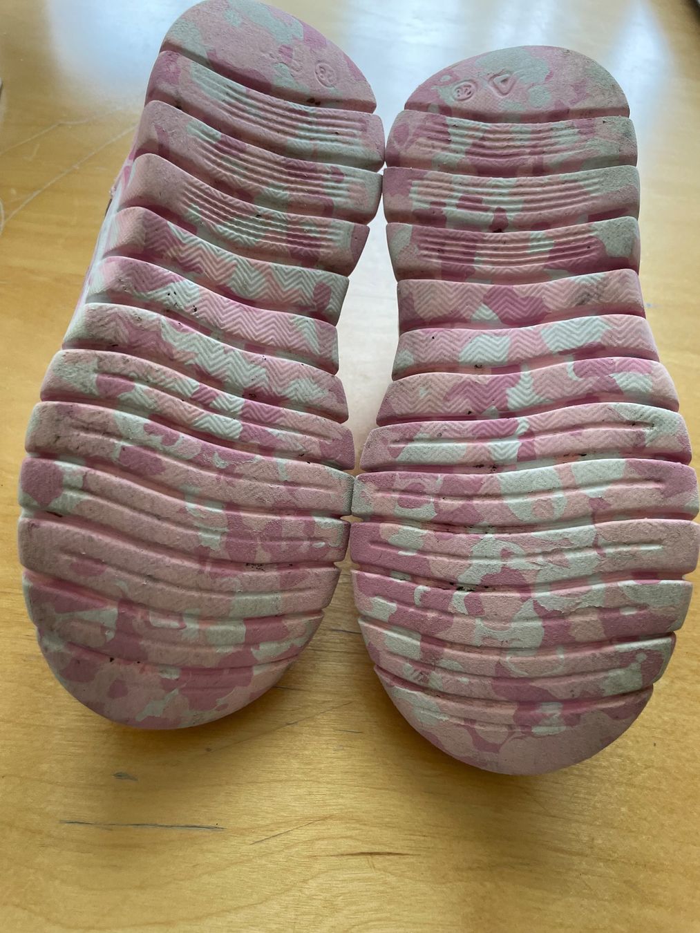 Scarpe per ragazze: Fila Sneakers, Gr. 28, Mädchen,  Rosa – Usato da Ebikon venduto da Agnes62 2