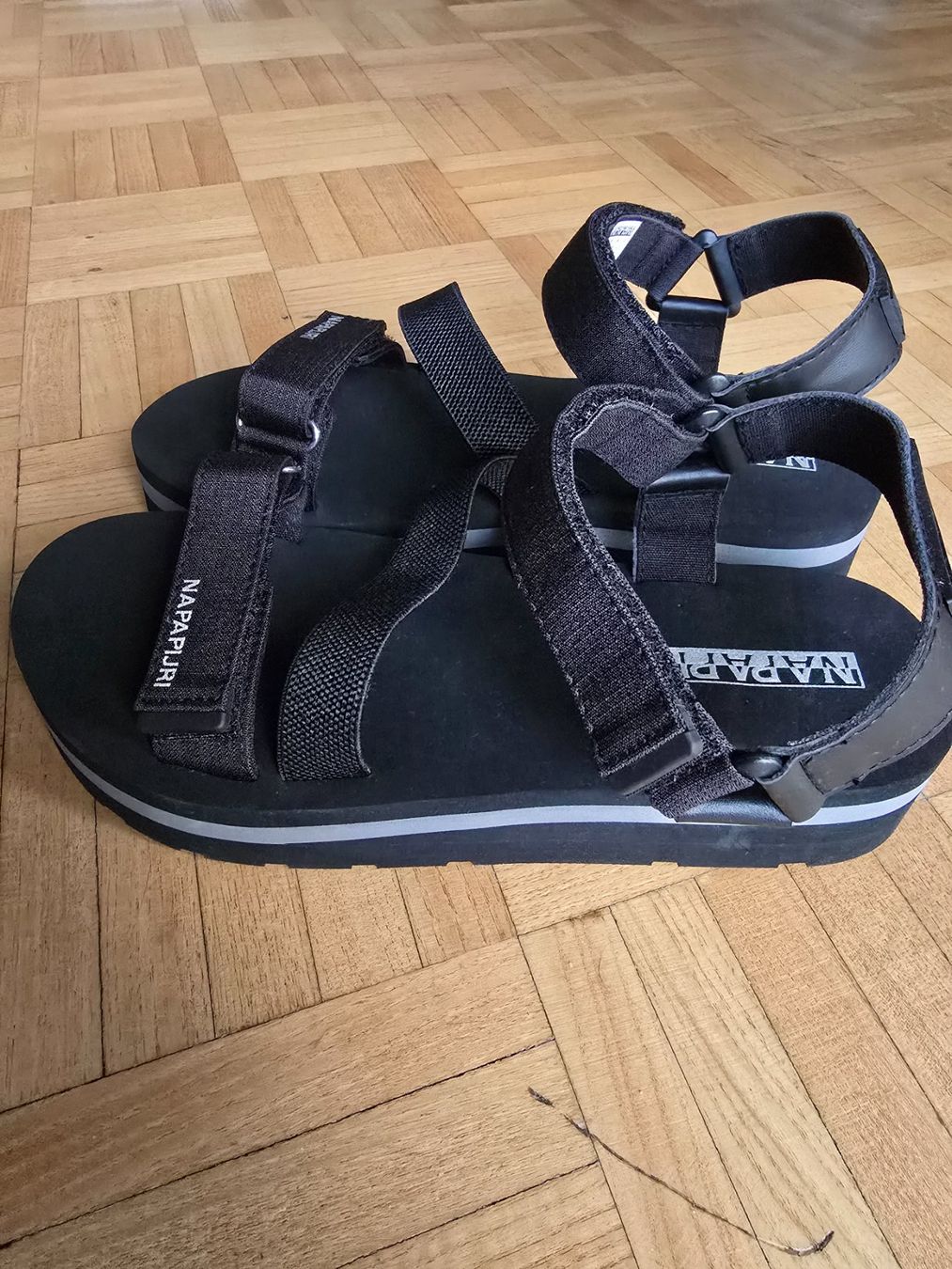 Napapijri Scarpe da donna: Napapijri Damen Sandalen Gr.37 – Usato da Eglisau venduto da zti_96kb 1