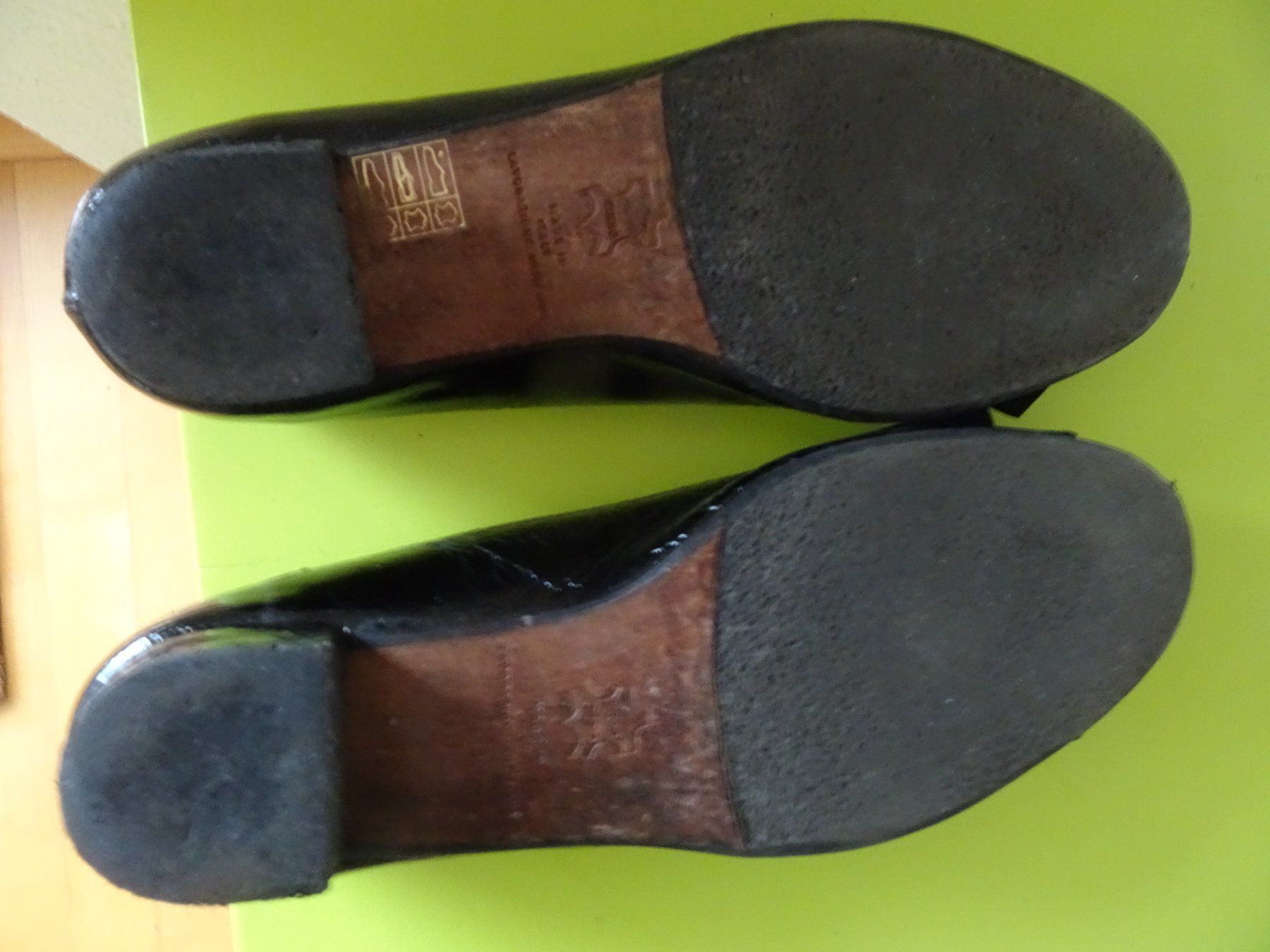 Scarpe da donna: Elegante Lackschuhe mit Samtschleife Gr. 38 – Usato da männedorf venduto da purzelchen 4