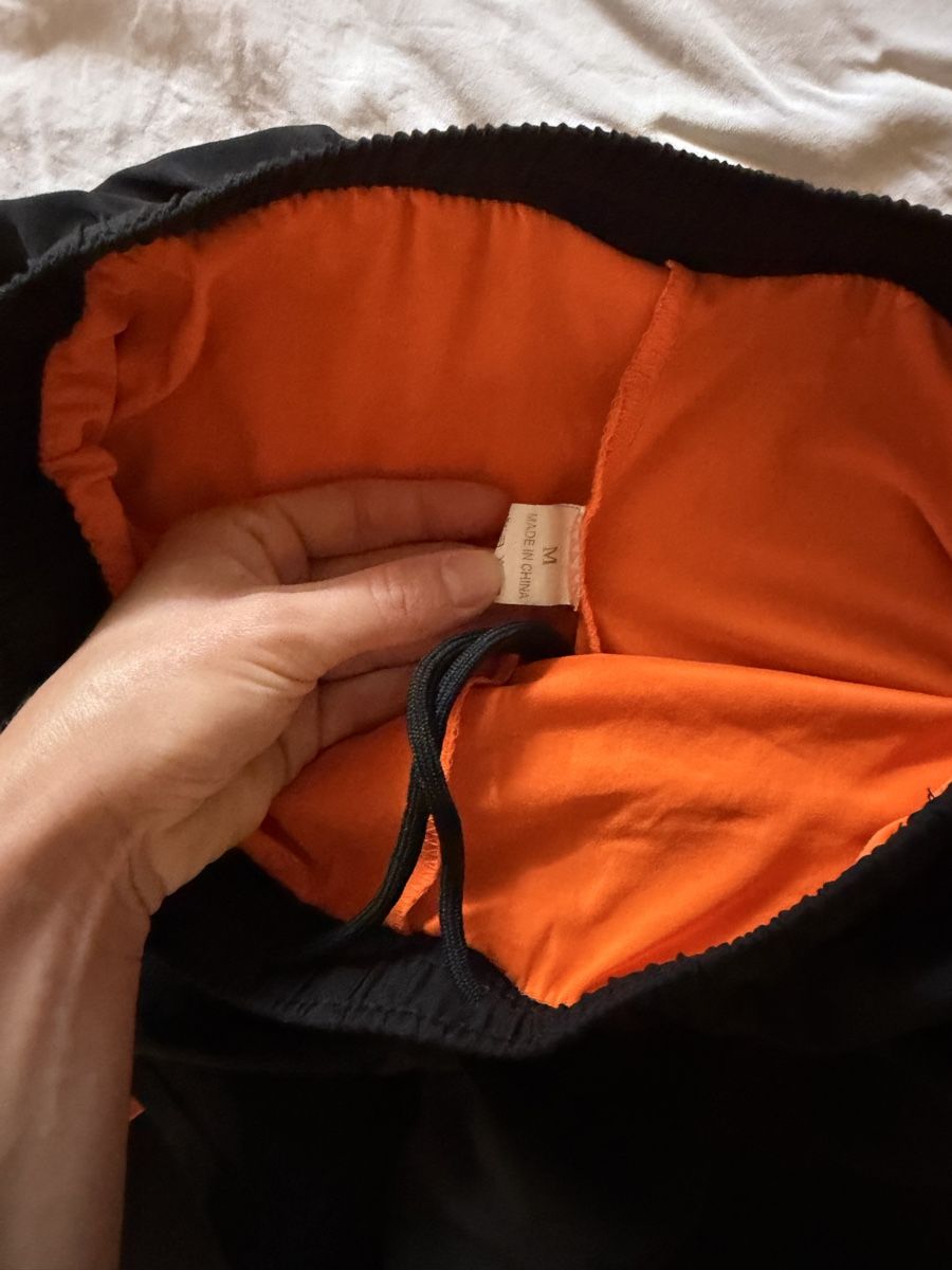 Hosen: Black running shorts with orange lining size M – Gebraucht aus Zürich von BettinaMarie2308 4