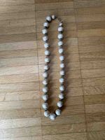 Collana da donna con perle sferiche, materiale vario