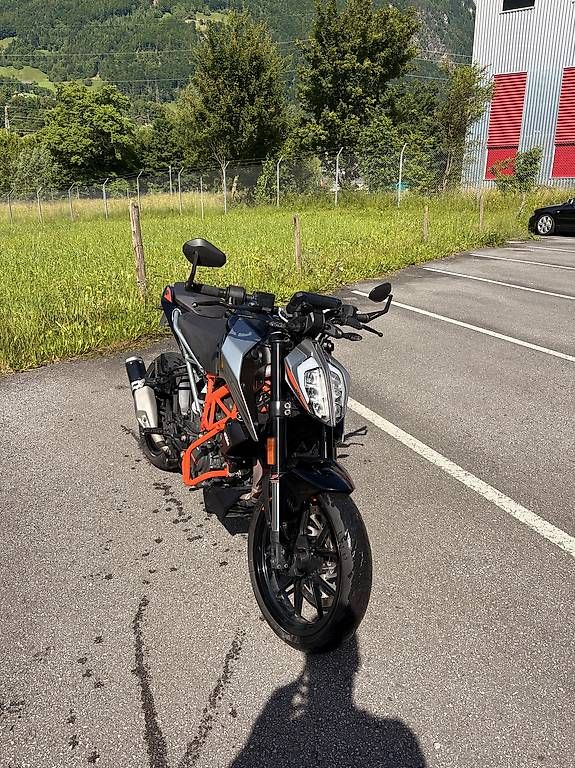 KTM Strada: KTM Duke 125 2023 – Usato da Flüelen venduto da dun_qn8n 1