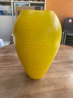 Vase en verre jaune