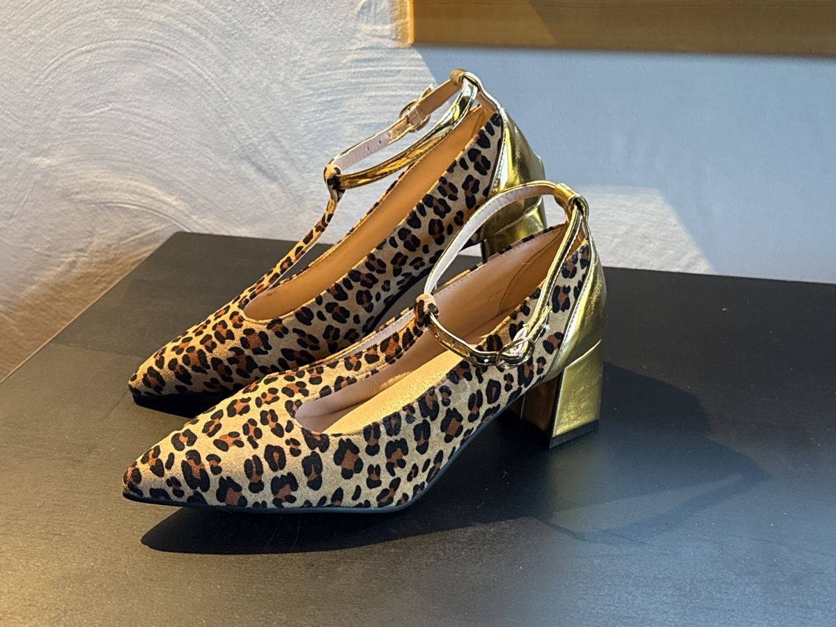 Scarpe da donna: Chaussures Léopard T 41 - originales – Nuovo (secondo la descrizione) da Suen (St-Martin) venduto da Tildi01