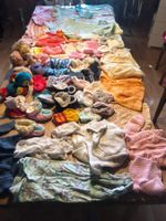 Hübsche Baby "Nostalgie-Box" Kleider und Zubehör