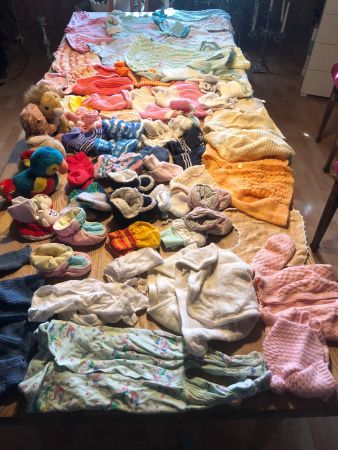 Hübsche Baby "Nostalgie-Box" Kleider und Zubehör