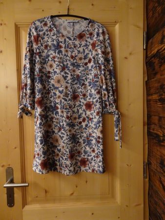 Geblümtes langarm Kleid von Mango Gr. XS/34 - 260344